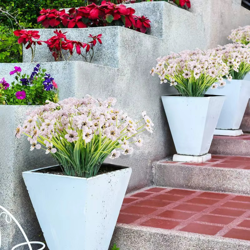 Künstliche Frühlingsblumen in Weiß für die Garten- und Verandadekoration als hängende Kunststoff-Pflanzen - Bild 2