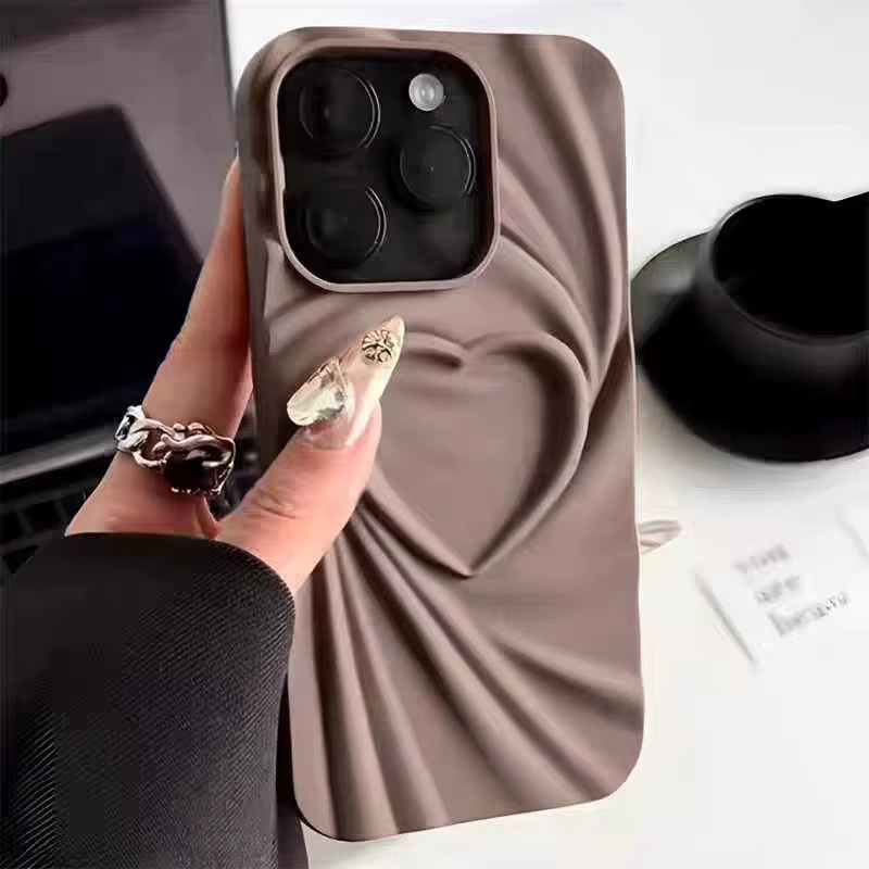 Fashion Fold 3D Liebe Herz Silikon Handyhülle für iPhone 14 15 16 Pro Max Plus 11 12 13 Pro Max in Braun mit Soft Matte Full Cover Effekt - Bild 1