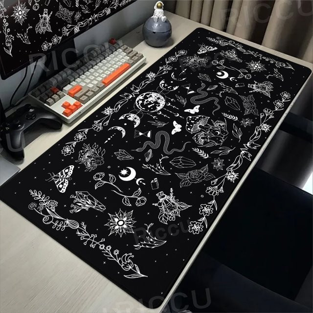 Riccu Goth Schreibtischunterlage XXL in Schwarz und Weiß mit Hexen- und Wahrsagermotiv - Bild 1