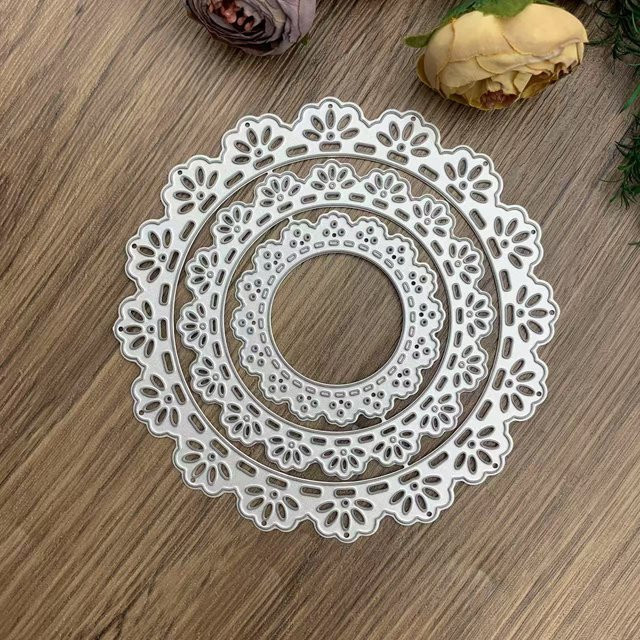 Silberne Metall-Stanzformen für DIY-Scrapbooking und Bastelarbeiten mit ineinander verschachtelten runden Spitzenrahmen - Bild 1