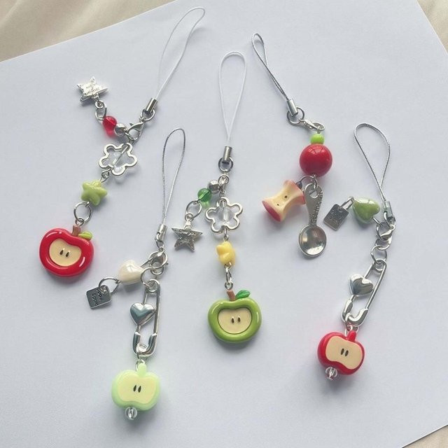 Cartoon Kristall Perle Anhänger für Apple AirPods und iPhone als Anti-Verlust Armband und Lanyard in Multicolour - Bild 1