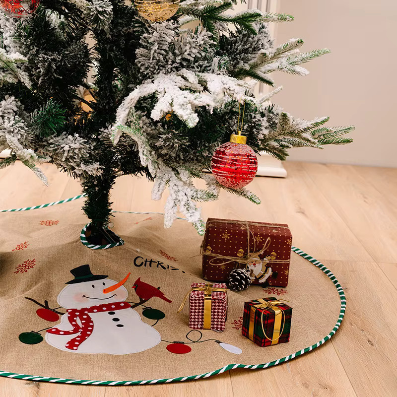 VIKAMA Weihnachtsbaumrock aus Leinen mit Schneemann- und Weihnachtsmann-Design als runde Basisdekoration für deinen Weihnachtsbaum - Bild 2