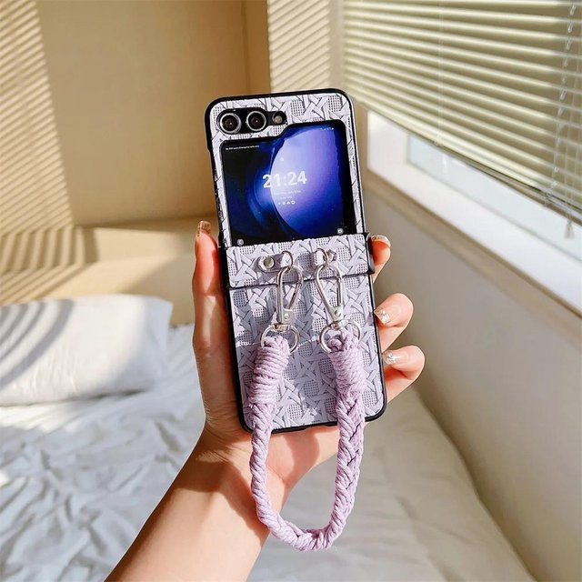 Stoßfeste Leder Handyhülle mit Webarmband für Samsung Galaxy Z Flip 6 5 4 3 5G in Purple - Bild 1