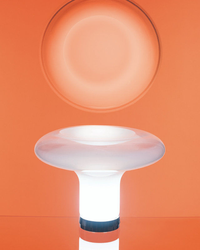 Artemide Lesbo Tischleuchte in Weiß mit Glas- und Metallelementen - Bild 2
