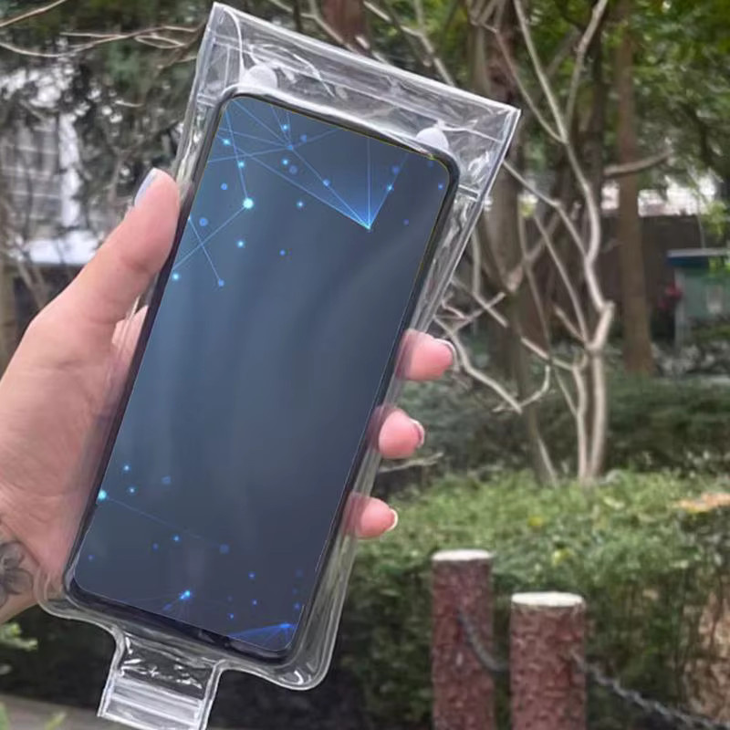 Transparente wasserdichte Handyhülle als Unterwasser-Schutztasche für iPhone 16 Pro Max, Samsung und Xiaomi mit Ladeanschluss - Bild 2