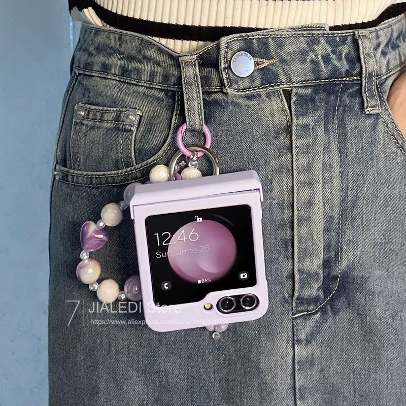 Niedliche Handyhülle mit Armband-Schleife in Rosa für Samsung Galaxy Z Flip 7, Z Flip 6 und Z Flip 5 - Bild 2