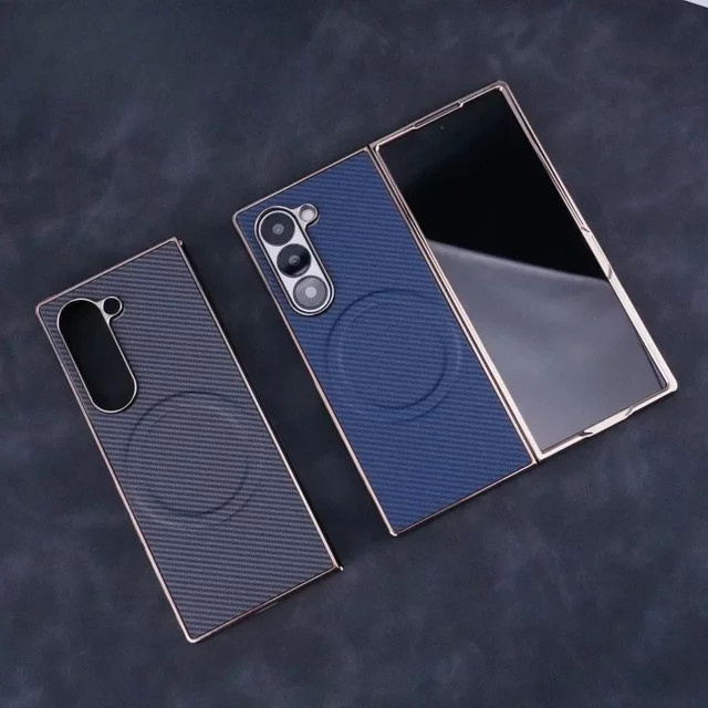 Magnetische Schutzhülle mit Karbonfaser-Muster für Samsung Galaxy Z Fold 7, 6, 5, 4, 3 5G in Gold, stoßfeste Hülle mit kabelloser Ladefunktion - Bild 1