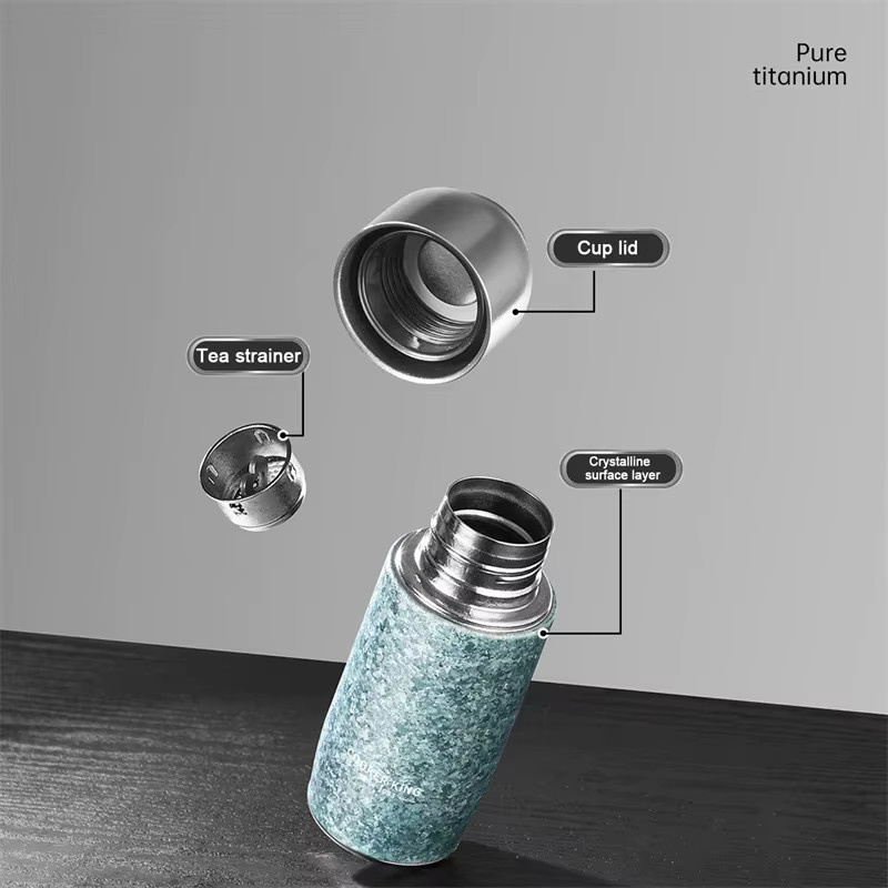 COOKER KinG Thermosbecher aus Titan mit Teesieb, doppelwandig isolierte Wasserflasche, lila, 330 ml - Bild 4