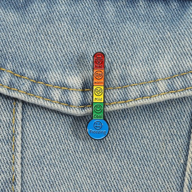 Miss Zoe Brosche, Emaille-Pin, Regenbogenfarben - Bild 1