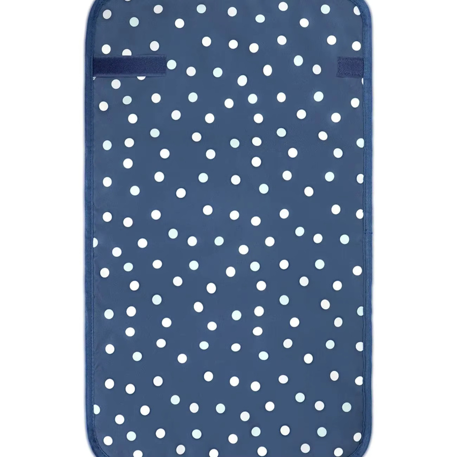 Wasserdichte und faltbare Wickelunterlage von momo&dudu in Multicolour für die Babyhygiene auf Reisen - Bild 6