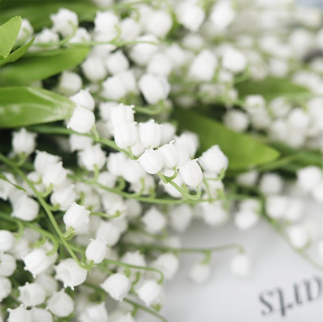 Künstliche Glockenblume von Kahaul in Weiß aus Kunststoff für Dekorationen wie Hochzeit, Party oder Weihnachten - Bild 1