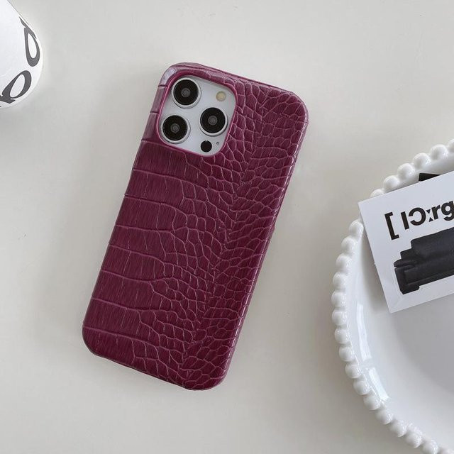 Luxuriöse iPhone Hülle in Lila mit Krokodilleder-Textur für Apple iPhone 16 Pro Max, 15, 14 Pro und 13, stoßfestes Lederdesign für Herren - Bild 1
