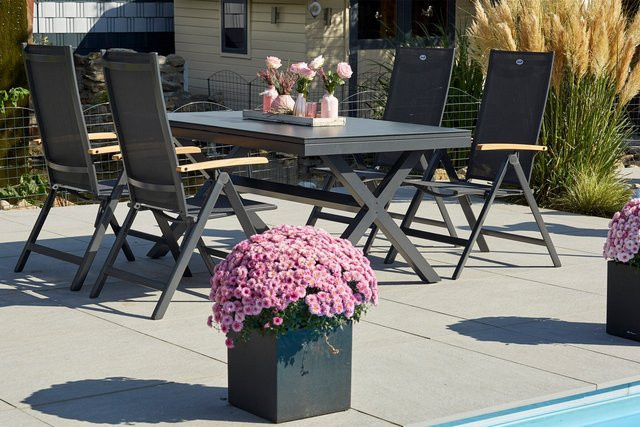 Hartman Xanadu Aruba Garten-Essgruppe aus Aluminium und Teak mit Glaskeramik-Tisch und 4 Klappstühlen in Anthrazit/Schwarz - Bild 1