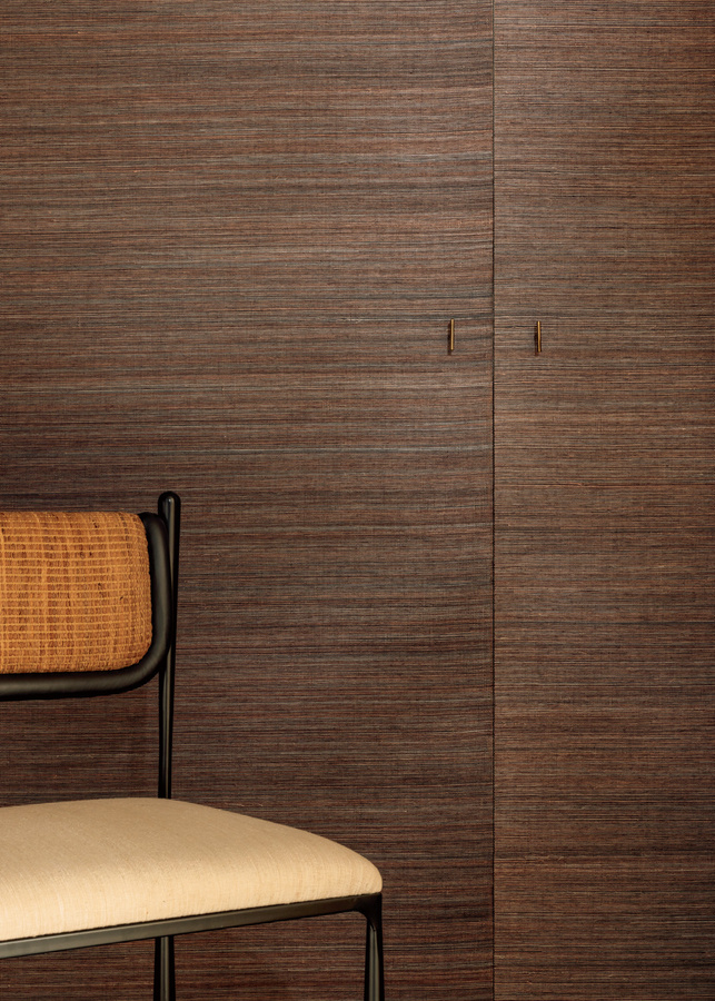 Élitis Tapete Favoris RM 1070 82 in Braun mit abstraktem Streifenmuster und Sisal-Optik - Bild 1
