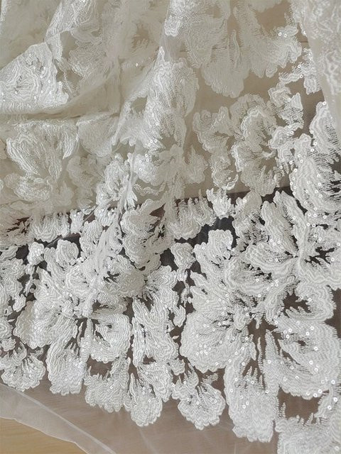 Elfenbeinfarbener Blumen-Spitzenstoff mit Pailletten aus Nylon für DIY-Projekte als Meterware - Bild 1
