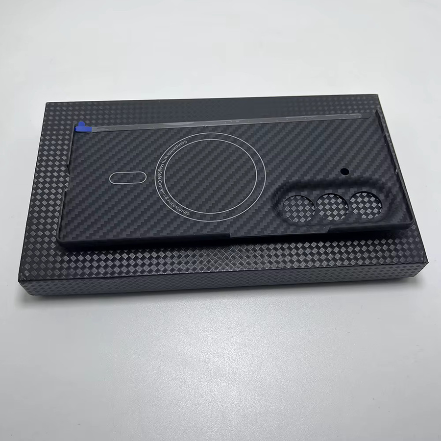 Magnetisches Carbon-Gehäuse für Samsung Galaxy Z Fold 7 in Schwarz mit MagSafe-Unterstützung und ultradünnem Linsenschutz aus Aramidfaser - Bild 2