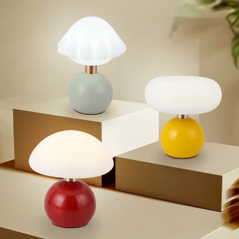 Dimmbares Pilz Nachtlicht in Weiß mit Touch-Schalter und USB-Ladefunktion für Schlafzimmer und Schreibtisch - Bild 2