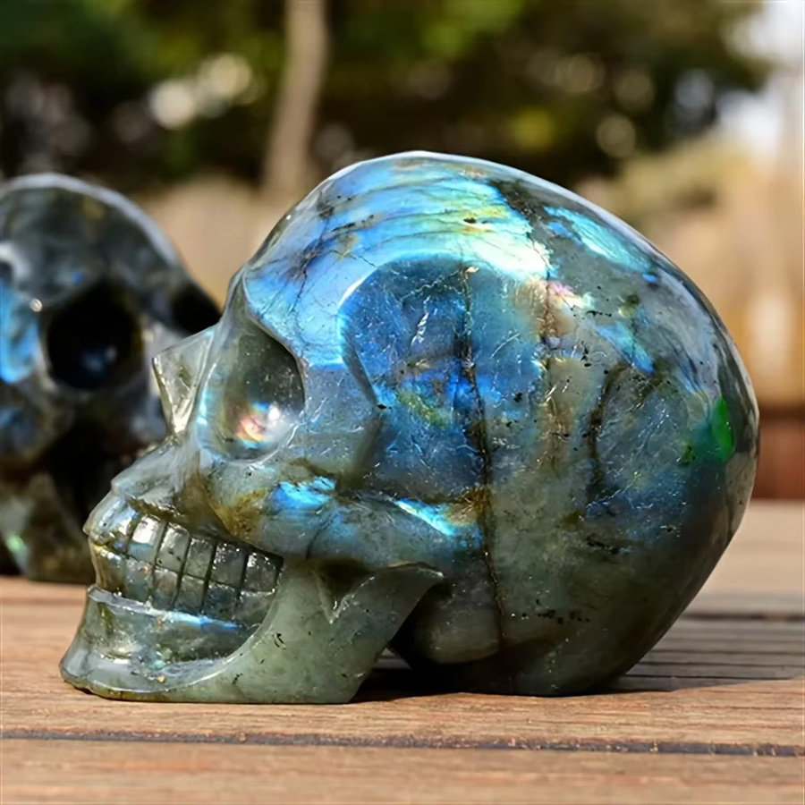 Handgeschnitzter Labradorit-Schädel von CrystalHola in Multicolour als schillerndes Boho-Gothic-Dekor - Bild 4