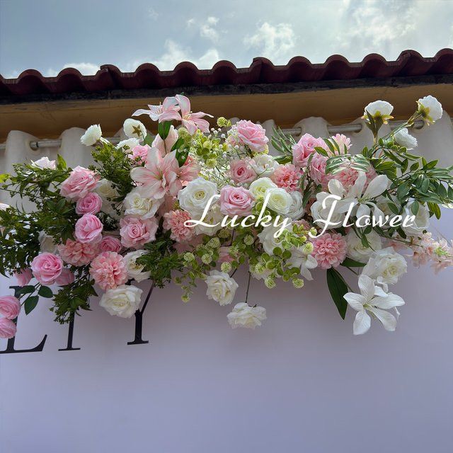 Lucky Flower Künstliche Rosa Blumen als Hängende Blumenreihe für Deine Outdoor-Hochzeitsdekoration - Bild 1