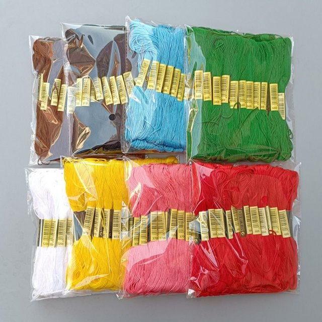 24 Stück Stickgarn Set mit Farbverlauf aus Polyester und Baumwolle in Mehrfarbig und Weiß, 8 Meter pro Strang mit 6 Strängen für Kreuzstich und Handarbeit - Bild 1