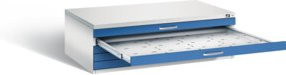 C+P Flachablageschrank Serie 7100_7200, Front Enzianblau, Korpus Lichtgrau, H x B x T: 42 x 135 x 96 cm - Bild 1