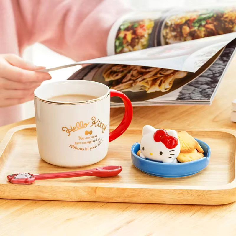 Sanrio Keramikbecher mit Hello Kitty Motiv und 3D-Puppendeckel, Mehrfarbig, 320 ml - Bild 3