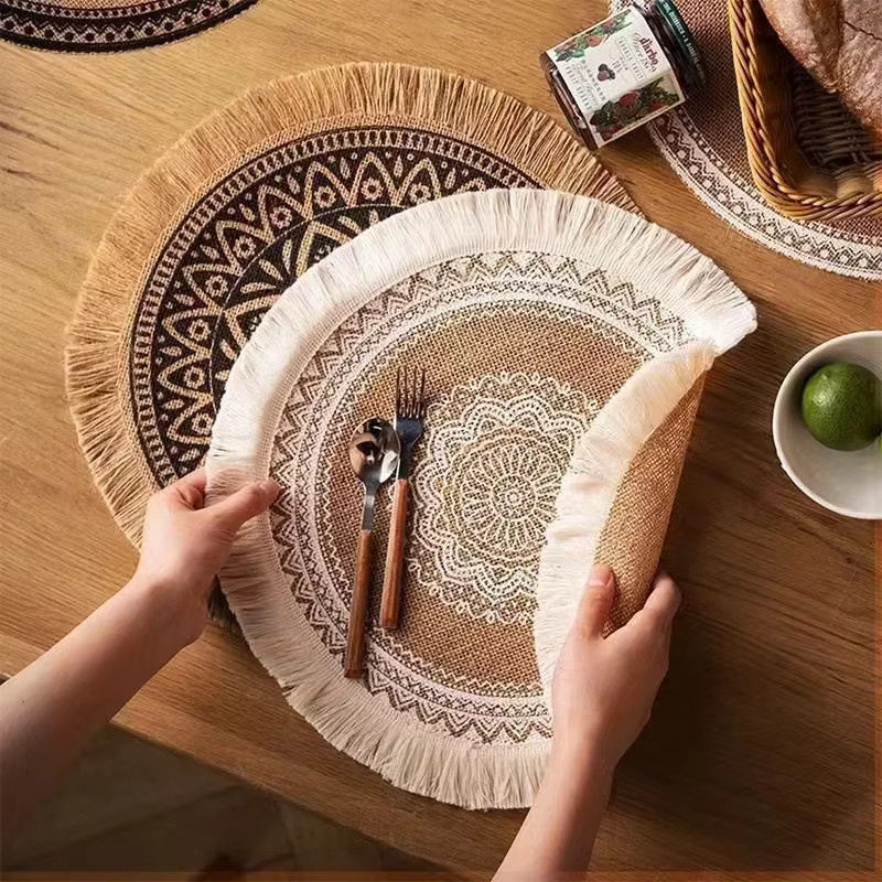 Rundes Jute-Tischset von INS-Tischdekorationen mit Fransen und Pompom-Quaste, Durchmesser: 38,1 cm - Bild 2