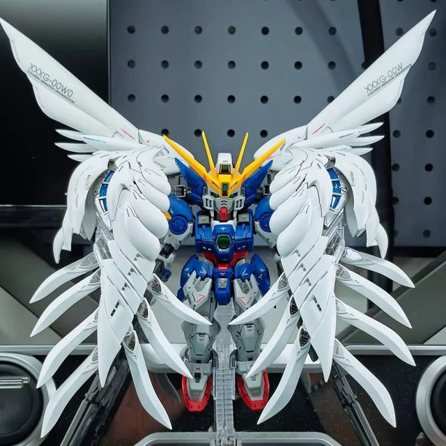 Bandai MGSD Wing Zero Custom EW Angel Feather-Drop Modellbausatz in Weiß mit Wasserabziehbildern - Bild 1