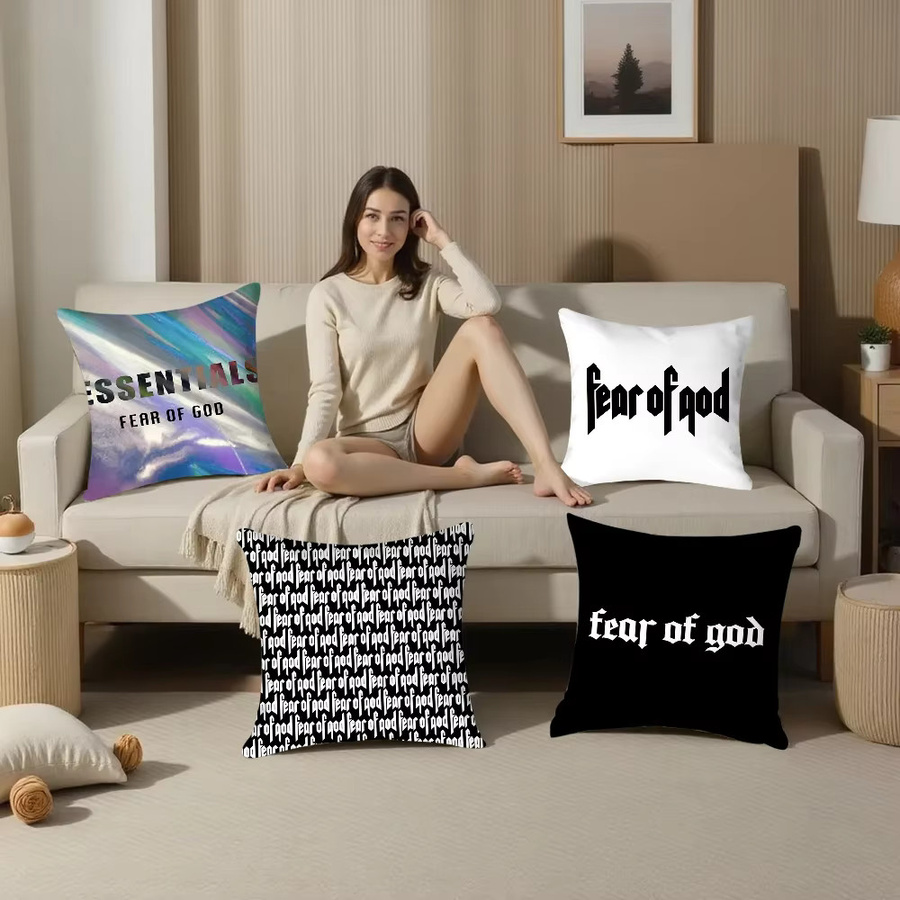 Fear of God Kissenbezug aus weichem Plüschstoff mit doppelseitigem Druck in Schwarz, Weiß und Multicolor - Bild 2