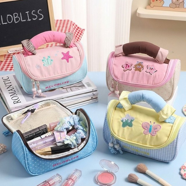 Tragbare Macaron-Kosmetiktasche mit Herz-Schmetterling-Stickerei in Multicolour für große Aufbewahrung von Kosmetik und Schreibwaren - Bild 1