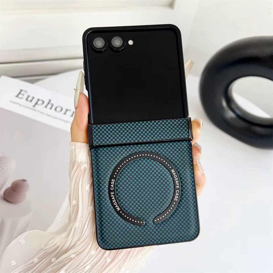 Magnetische Samsung Galaxy Z Flip Handyhülle mit Kohlefasermuster und Scharnier-Schutz, kompatibel mit Galaxy Z Flip 7, 6, 5, 4, 3 und FE Flip6, Schwarz und Beige - Bild 1