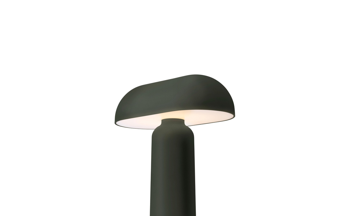 Normann Copenhagen Porta Akkutischleuchte in Grün mit dimmbarer LED und organischem Design - Bild 2