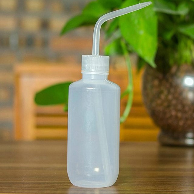 Quetschflasche Gießkanne von mfySpace mit dünnem Schlauch für Sukkulenten und Topfpflanzen, Transparent/Weiß - Bild 1