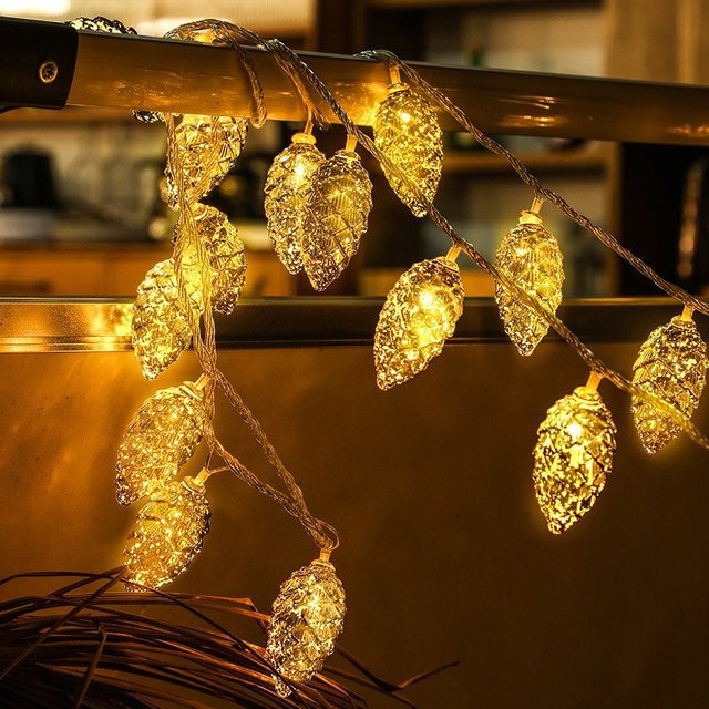 LED Weihnachts-Lichterkette mit 10 Lichtern in Form von Tannenzapfen, warmweiß, Gold und Silber, Länge: 1,5 m - Bild 1