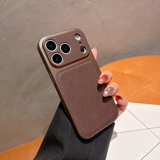 Echtleder-Schutzhülle für Apple iPhone 17 Air, 16, 15, 14, 13 Pro Max in Braun mit mattem Hybrid-PC-Gehäuse und Kamera-Fensterabdeckung - Bild 1