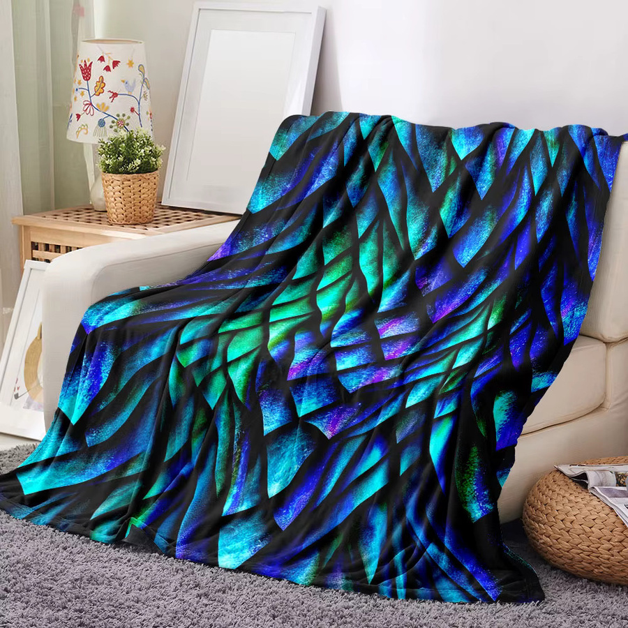 Schimmernde Decke mit Drachenskala-Muster in Blau, Türkis und Grün mit geometrischem Farbverlauf und strukturierten Schuppen - Bild 2