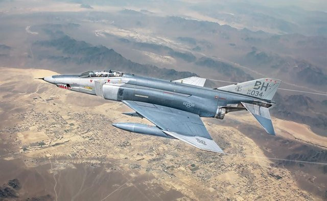 Italeri RF-4 C/E Phantom II, 1:72, Grau, Fahrzeuge - Bild 1