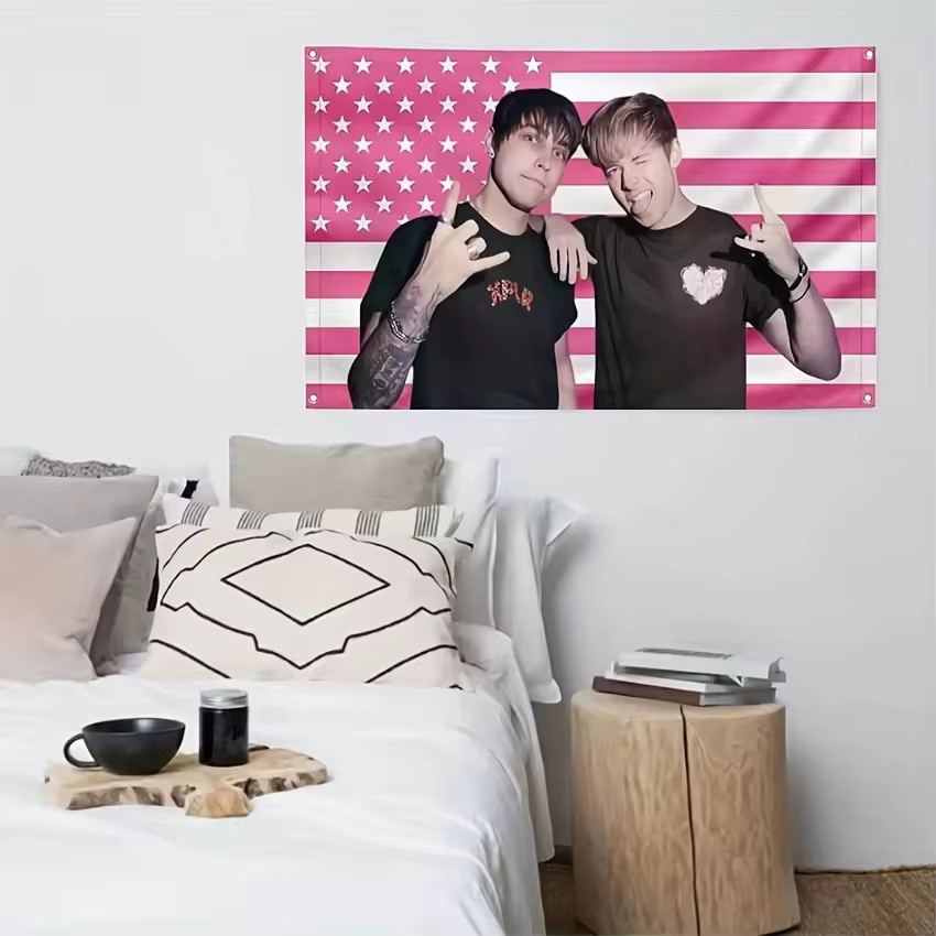 Wandteppich mit US-Flagge Design von Jack und Johnny Sam Colby in Pink mit Sternen und Streifen - Bild 2
