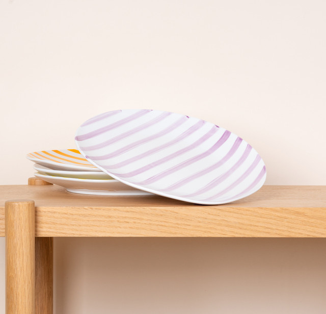 BLUME2000 Keramik Essteller gestreift in Violett und Weiß, Durchmesser: 26,5 cm - Bild 1