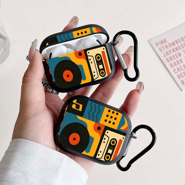 Apple Schutzhülle mit Retro-Musikmuster für AirPods 4, 3, 2, 1 und AirPods Pro 1, 2, 3 aus TPU in Multicolour inklusive Schlüsselanhänger - Bild 1