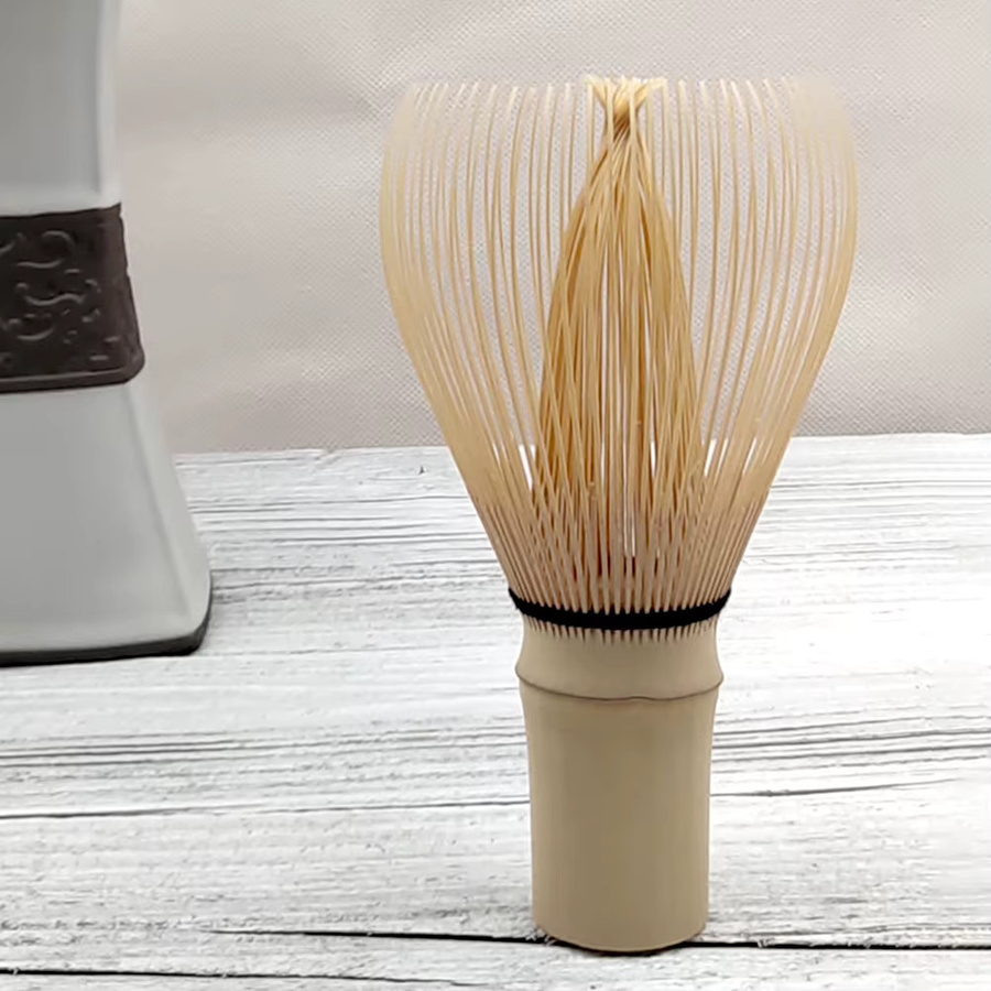 Aihogard Japanisches Matcha-Teeservice aus Bambus in Lila, Weiß und Beige mit Rührbürste und Chasen-Teebesen - Bild 2