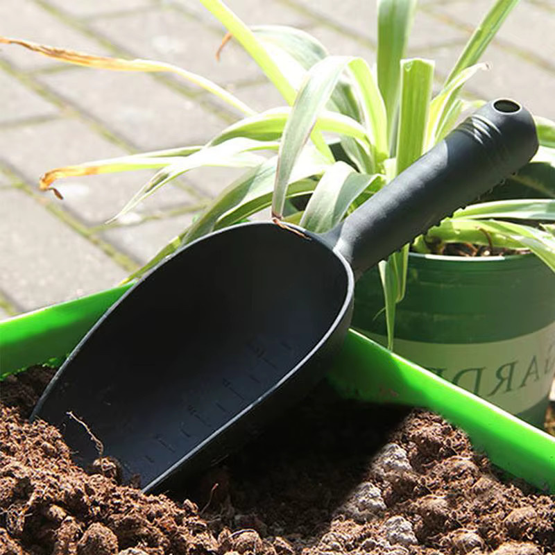 Gartenschaufel aus Kunststoff für Gartenarbeit und Pflanzungen in Grün und Schwarz - Bild 1