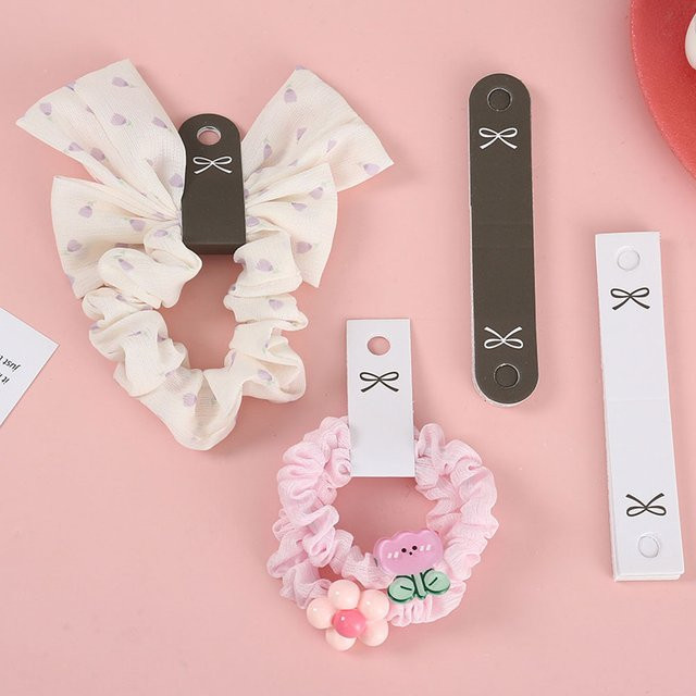 50 Stück BERICHHA Schmuck Etiketten aus Papier in Weiß, Schwarz und Grau mit Haarseil zur Verpackung von Halsketten und Armbändern, B/H: 2 x 11 cm - Bild 1