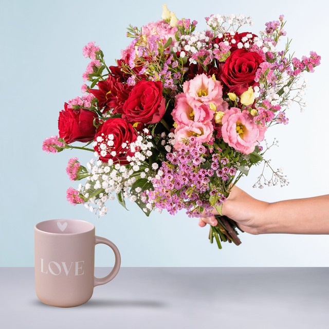 BLUME2000 Liebesgrüße mit Becher Love Arrangement rosa pink red lightpink - Bild 1