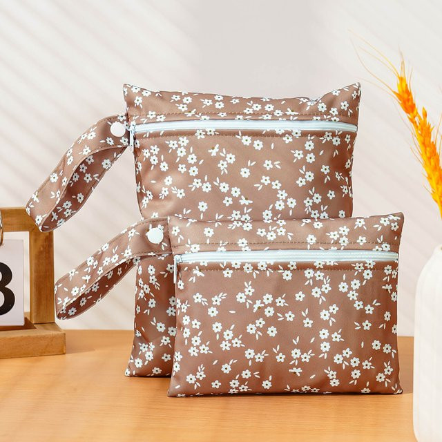 Kangobaby 2-teiliges Set aus multifunktionaler Babydecke und waschbarer Reise-Wickeltasche in Floral - Bild 1
