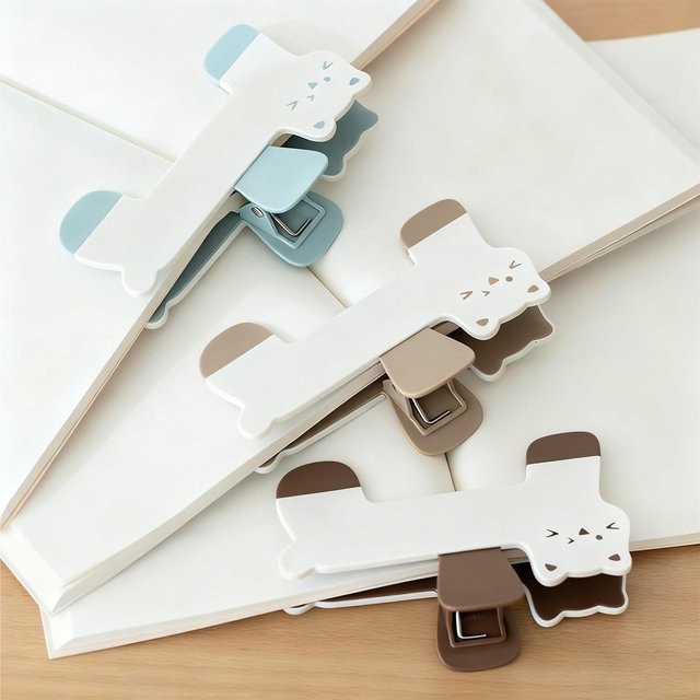 Katzen-Buchclip-Halter aus Kunststoff als Lesehilfe und Seitenfixierer in Blau und Weiß - Bild 1