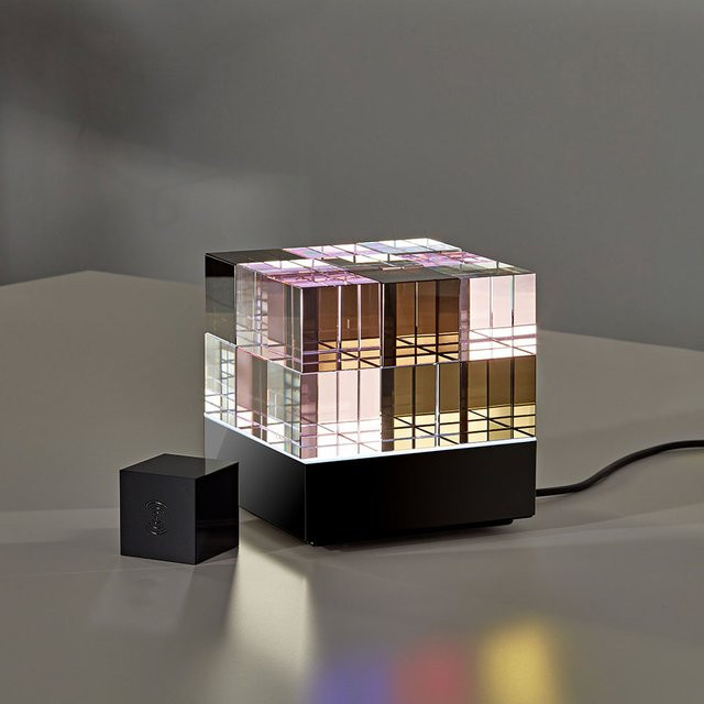 Tecnolumen Cubelight Move MSCL 4 LED-Tischleuchte in Schwarz mit Glas-Elementen in Transparent und Rosa sowie Tunable White (2200K - 4000K) - Bild 1