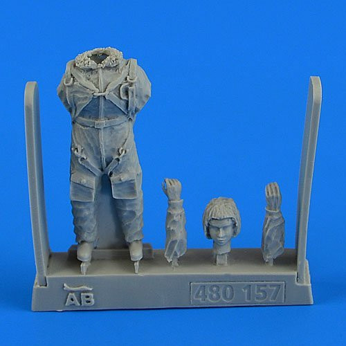 Aerobonus Soviet Woman Pilot WWII mit Fallschirm, Einzelfigur, 1:48 - Bild 1