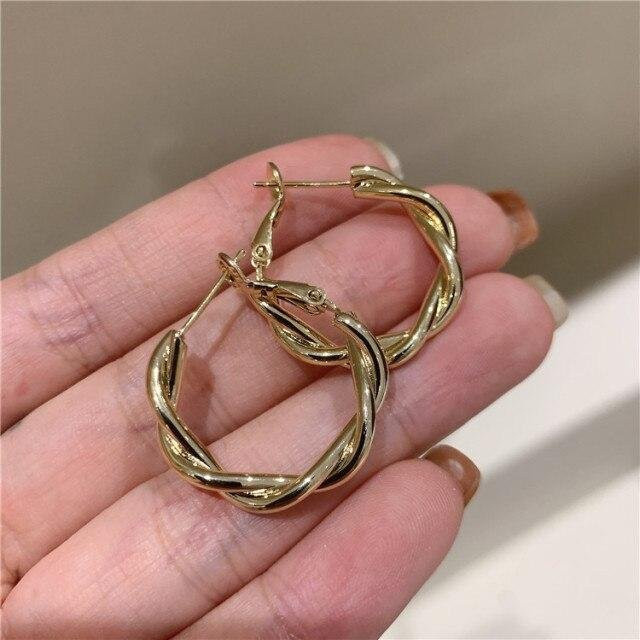 YIRAN Jewelry Ohrringe, mattgoldene Tropfenohrringe, Damen - Bild 1