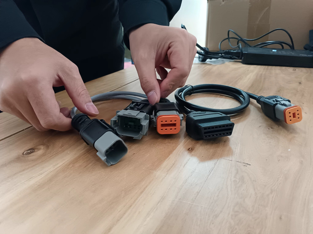 Volvo Penta Diagnosekabel für Vocom und Vodia Marine Motoren und Industrie Generatoren, Farbe: Grau, 6 Pin und 8 Pin Verbindung - Bild 2